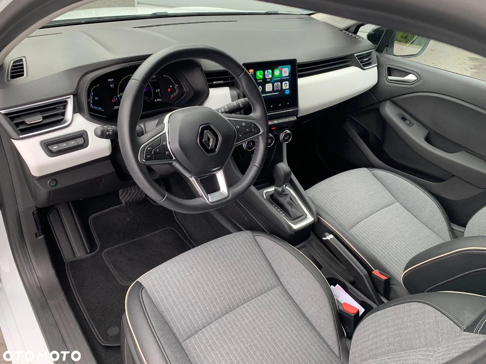 Renault Clio 1.6 E-TECH Techno - 9