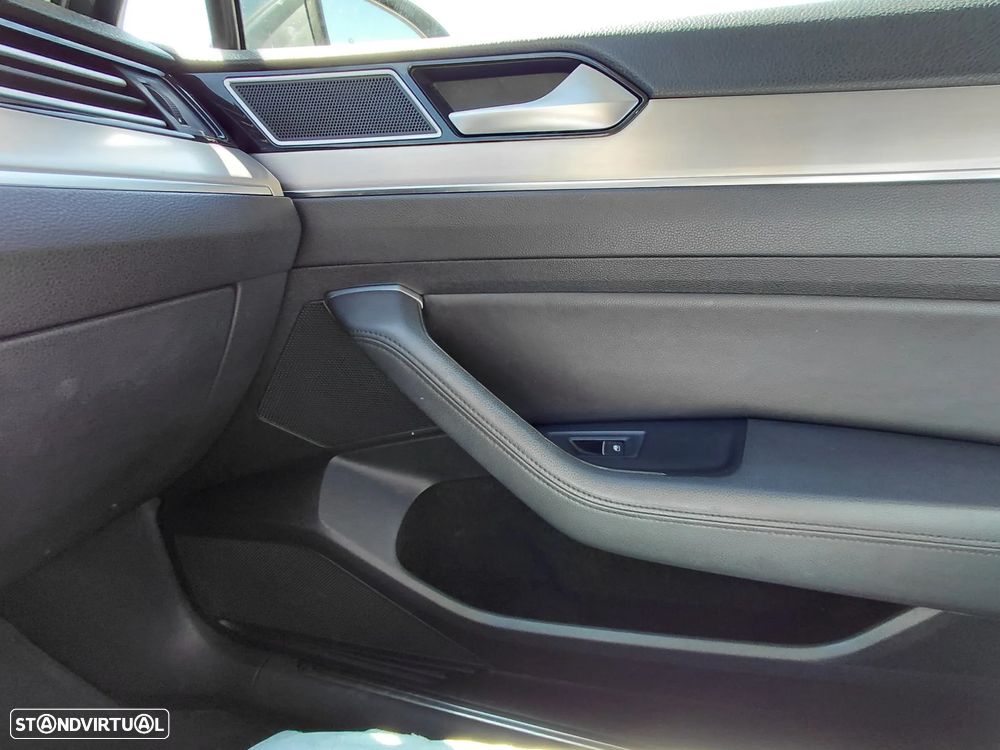 VW Passat Variant 2.0 TDI Highline - 15