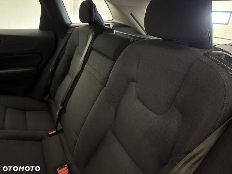 Volvo XC 60 B4 B Momentum Pro - 19