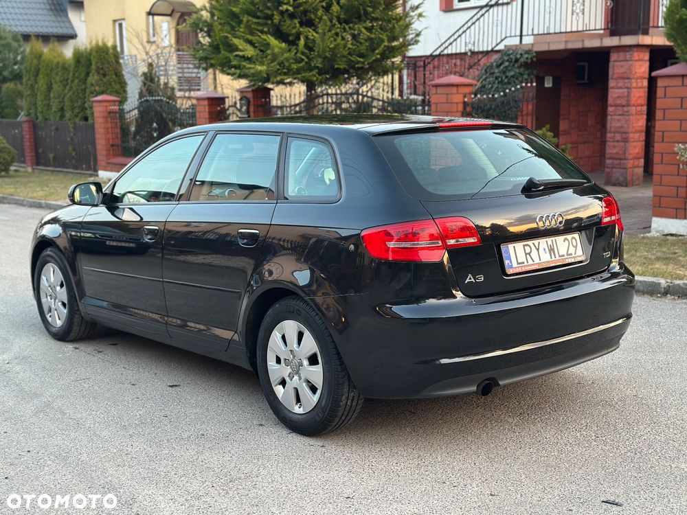 Audi A3 Sportback 1.6 TDI DPF Attraction - 4