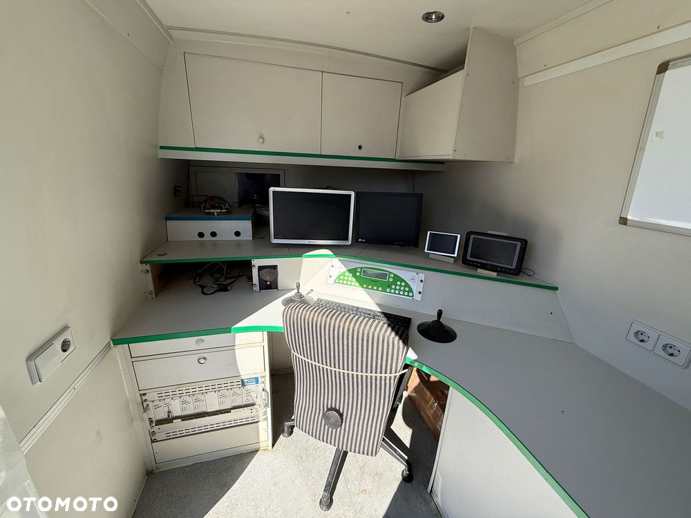 Mercedes-Benz Sprinter - 11