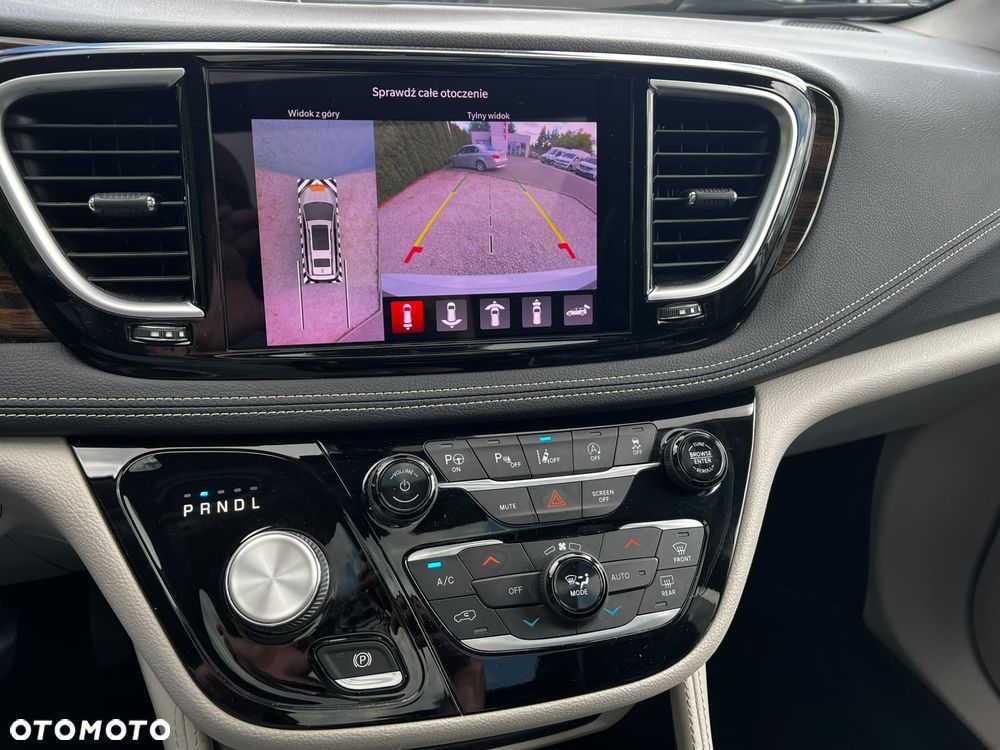 Chrysler Pacifica - 27