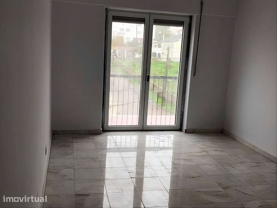 Arrendamento de apartamento T3 na Rua Vale da Rosa, 44 - Grande imagem: 3/10