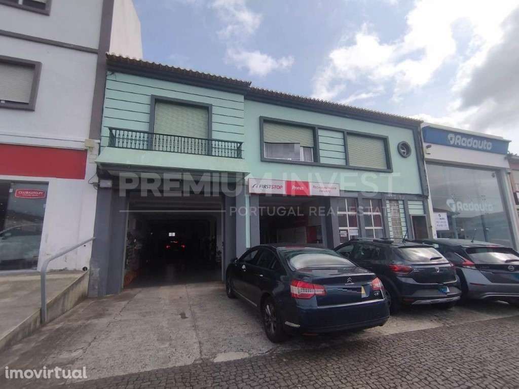 Edifício para comércio e Habitação em Angra do Heroísmo - Grande imagem: 2/39