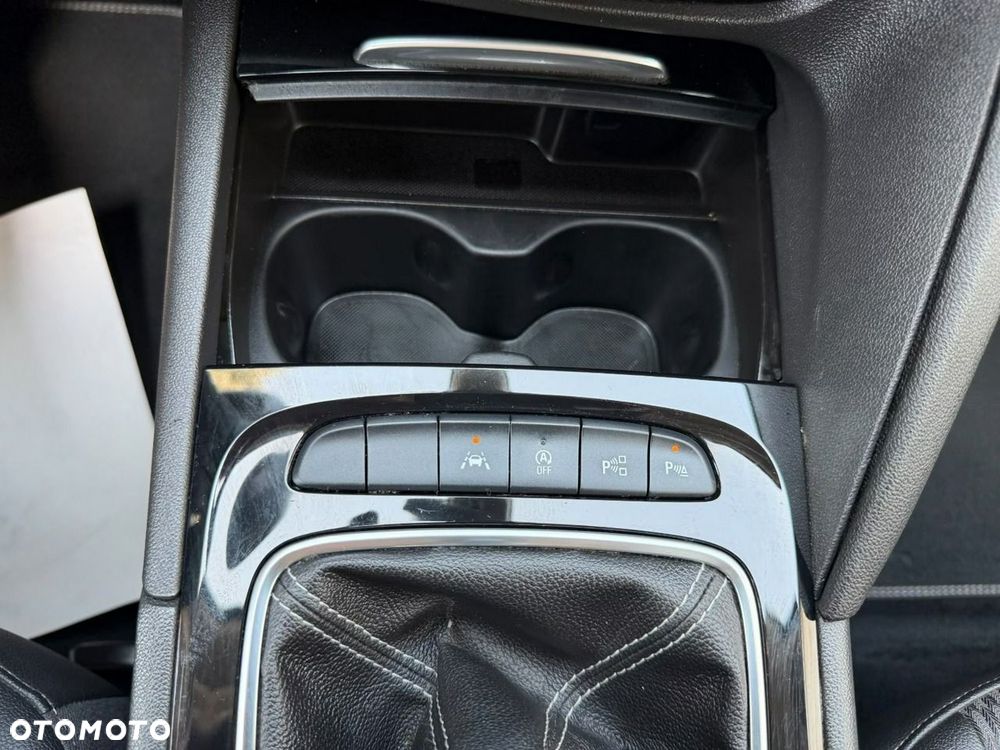 Opel Insignia - 32