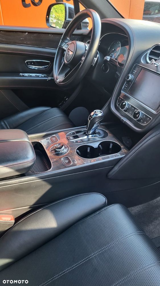 Bentley Bentayga V8 - 8