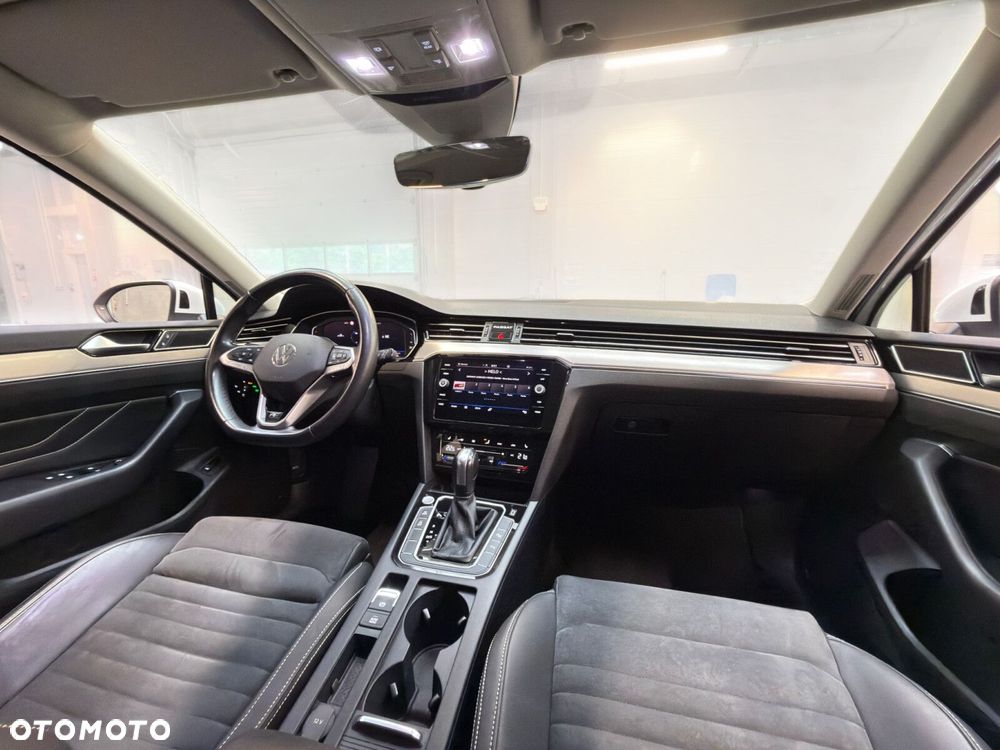 Volkswagen Passat - 32