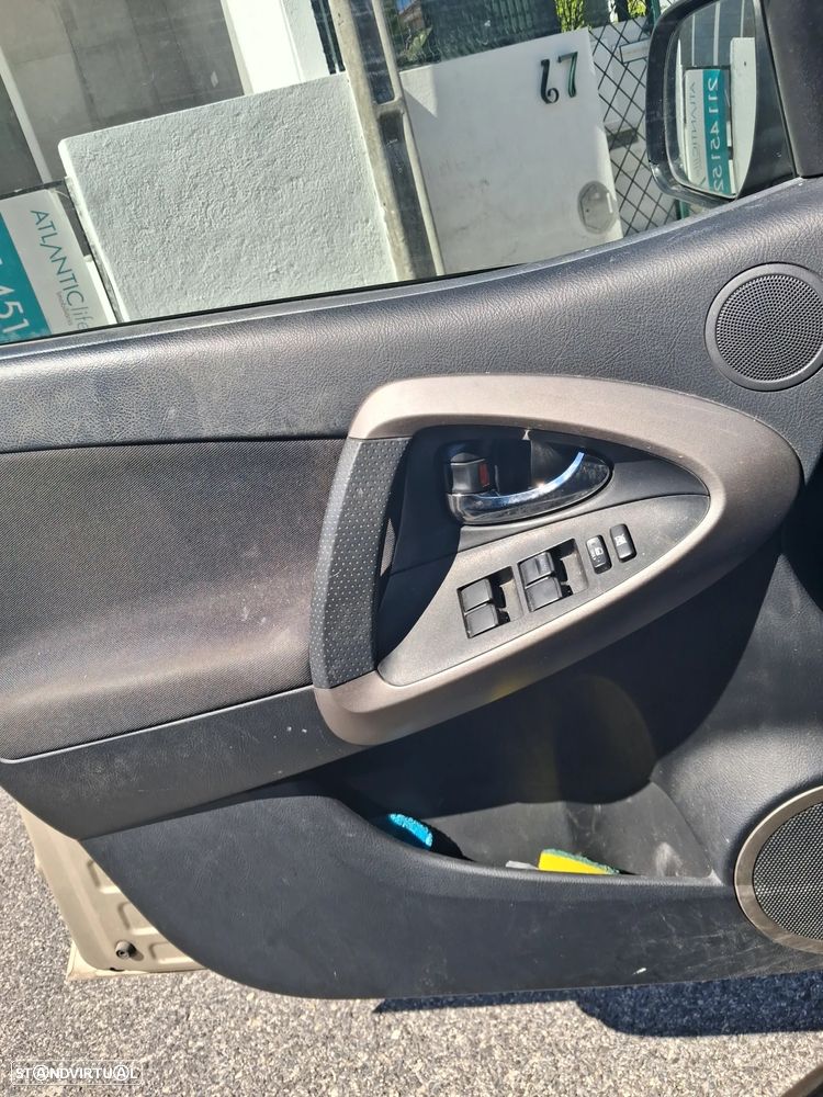 Toyota RAV4 2.2 D-4D - 9