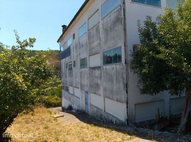 Edifício com 250m2 3pisos 750m2 - Grande imagem: 3/4