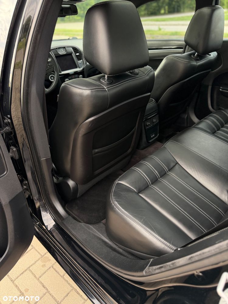 Chrysler 300s - 13
