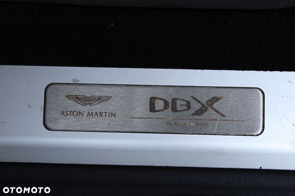 Aston Martin DBX - 34