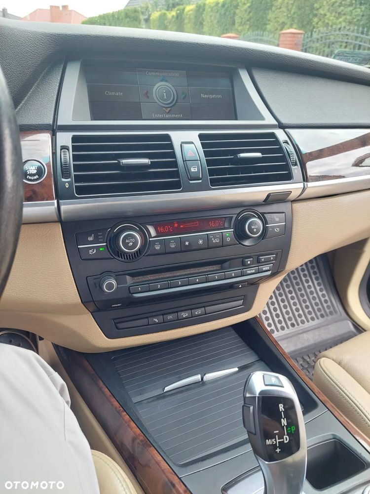 BMW X5 4.8i xDrive - 6