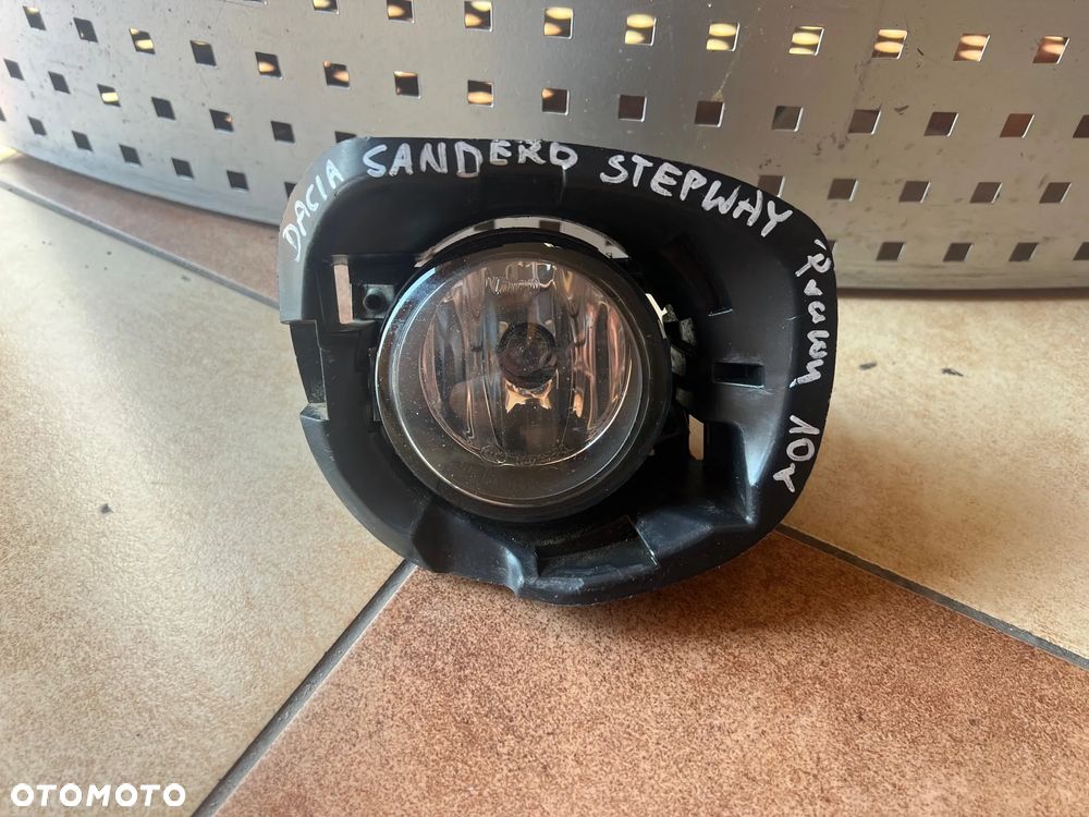 LAMPA PRZECIWMGIELNA HALOGEN KOSZYK MOCOWANIE DACIA SANDERO STEPWAY 2010 ROK 820007400B 8200605789