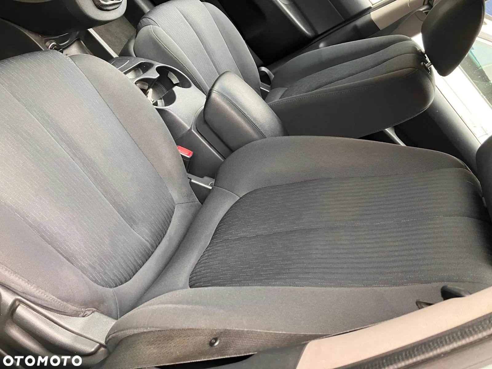 Kia Carens - 13