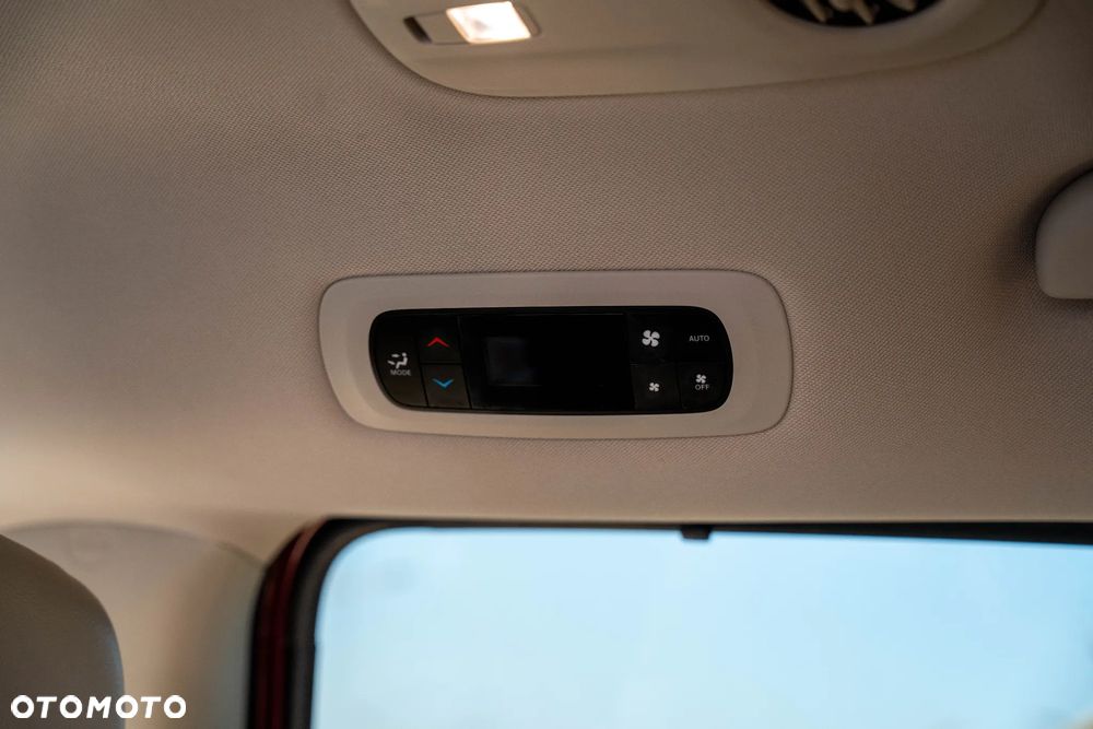 Chrysler Pacifica - 11