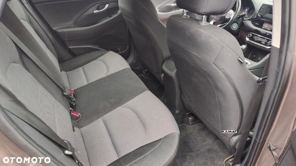 Hyundai i30 1.5 DPI Classic + - 5