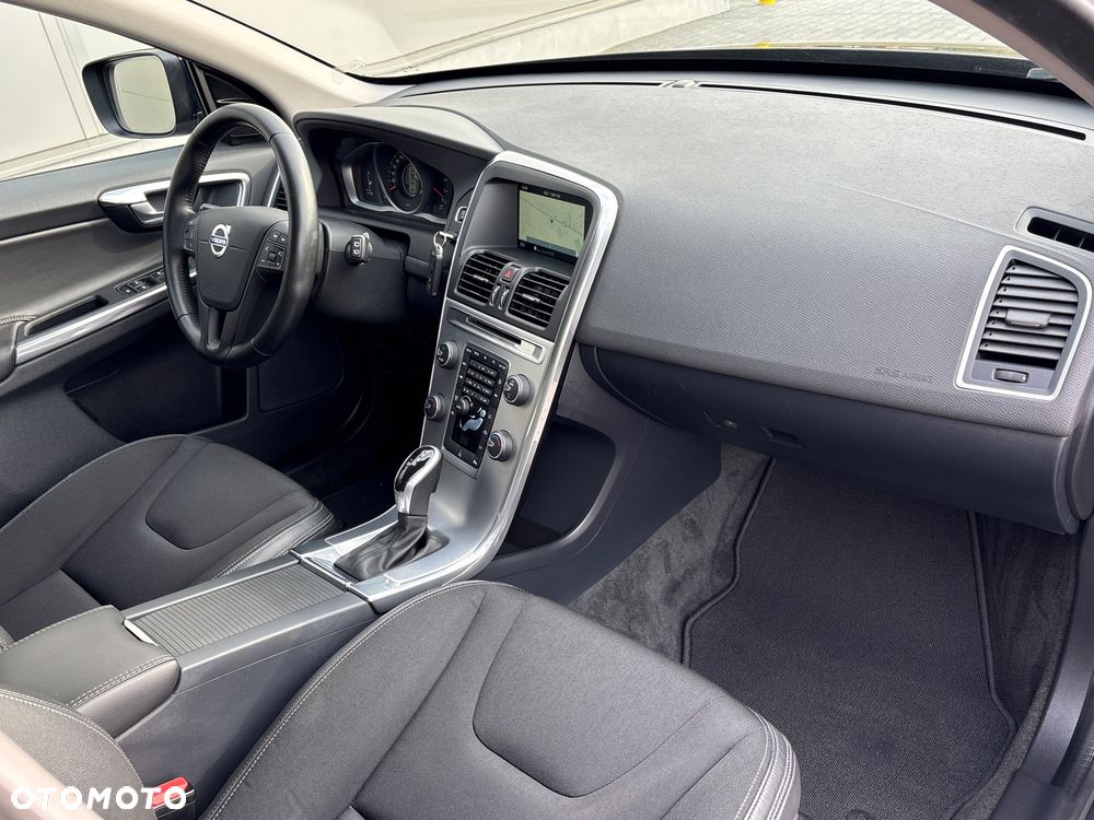 Volvo XC 60 D3 Geartronic Momentum - 22