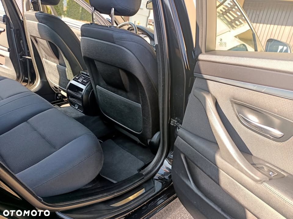 BMW Seria 5 520d xDrive - 10