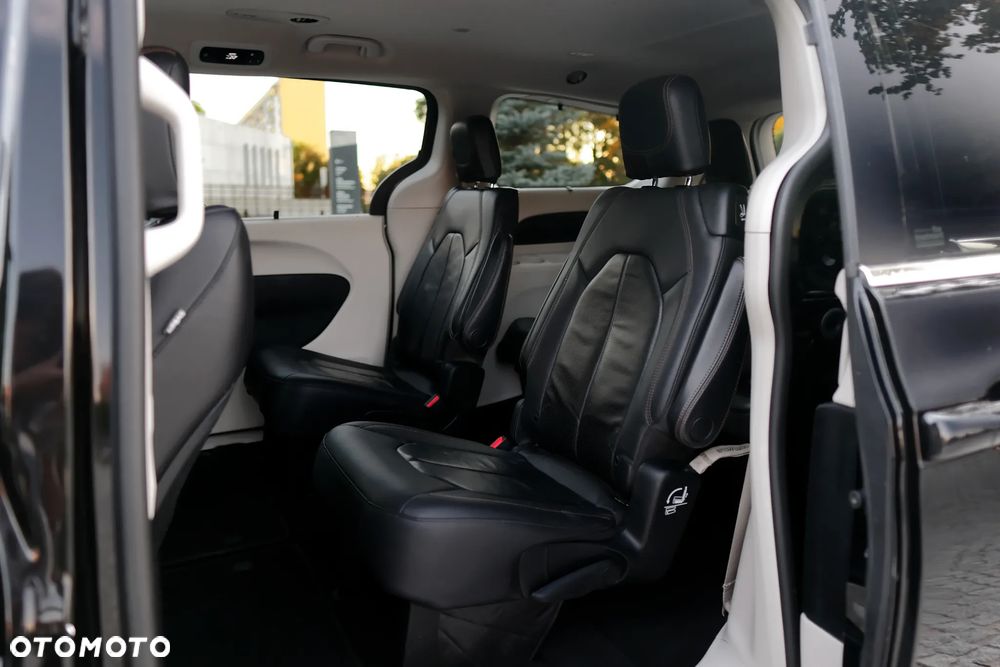 Chrysler Pacifica - 21
