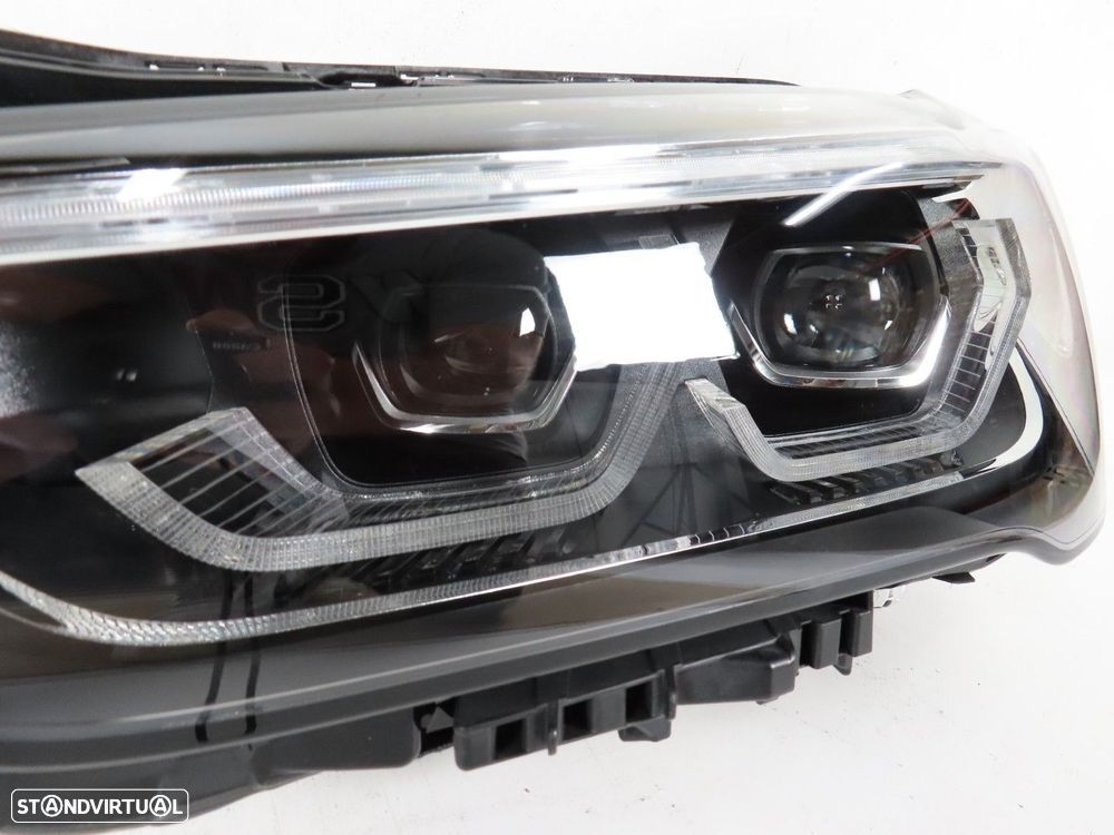 Farol Led LCI Esquerdo Seminovo/ Original BMW X1 (F48) 63115A01171 / 63119477811 - 3