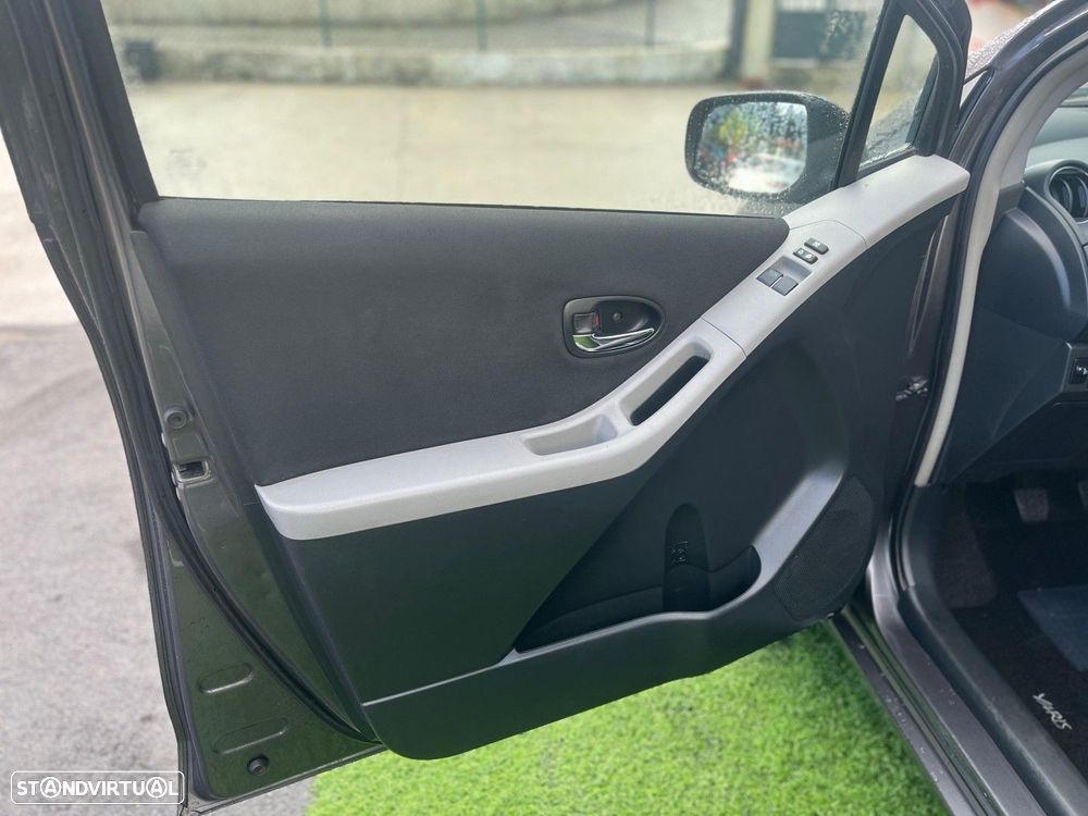 Toyota Yaris 1.4 D-4D AC - 14