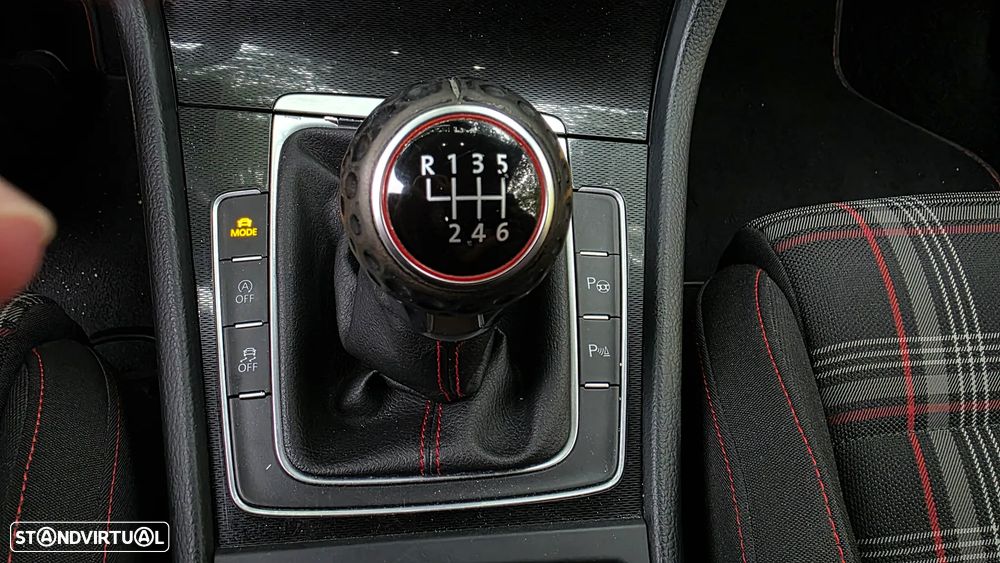 VW Golf 2.0 GTI - 25