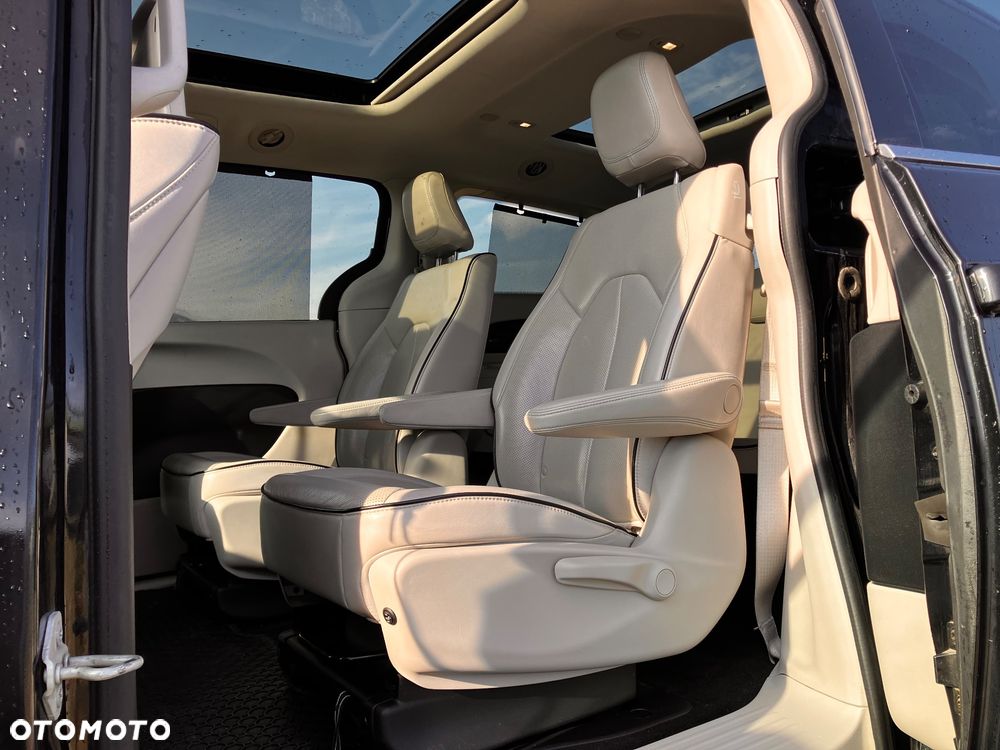 Chrysler Pacifica - 27