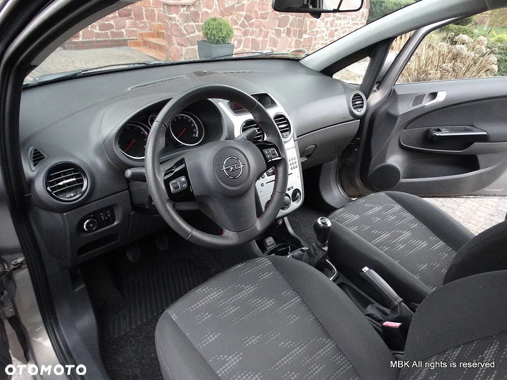 Opel Corsa 1.4 16V Cosmo - 17