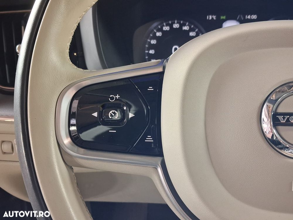 Volvo XC 60 B4 MHEV AT8 AWD Inscription - 17