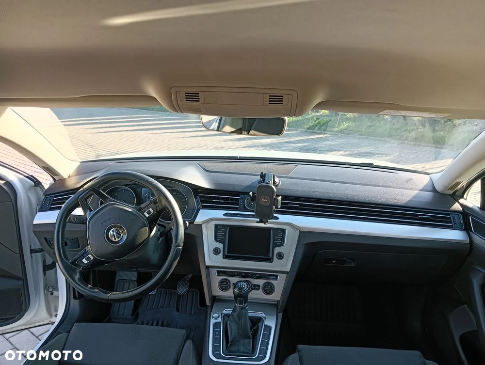 Volkswagen Passat 1.6 TDI BMT Comfortline - 9