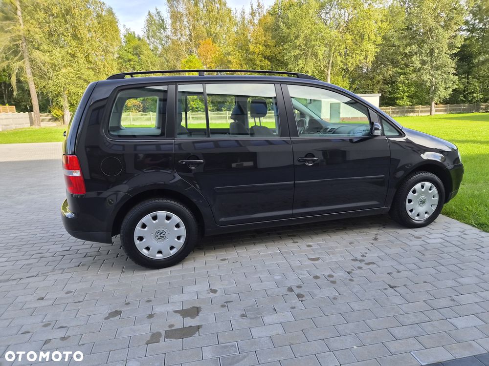 Volkswagen Touran - 16