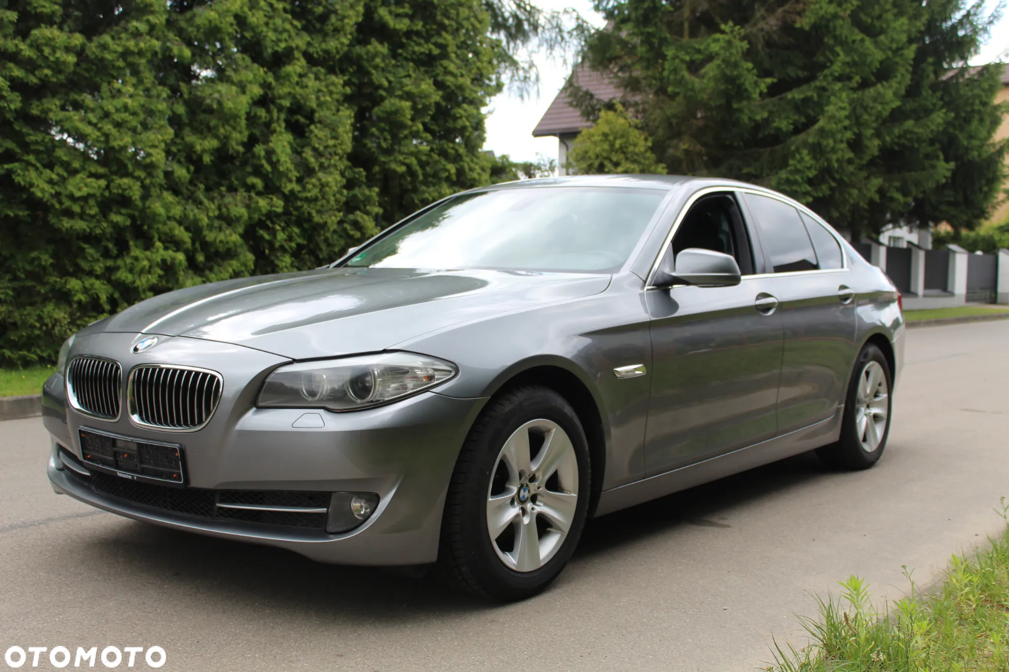 BMW Seria 5 523i - 23
