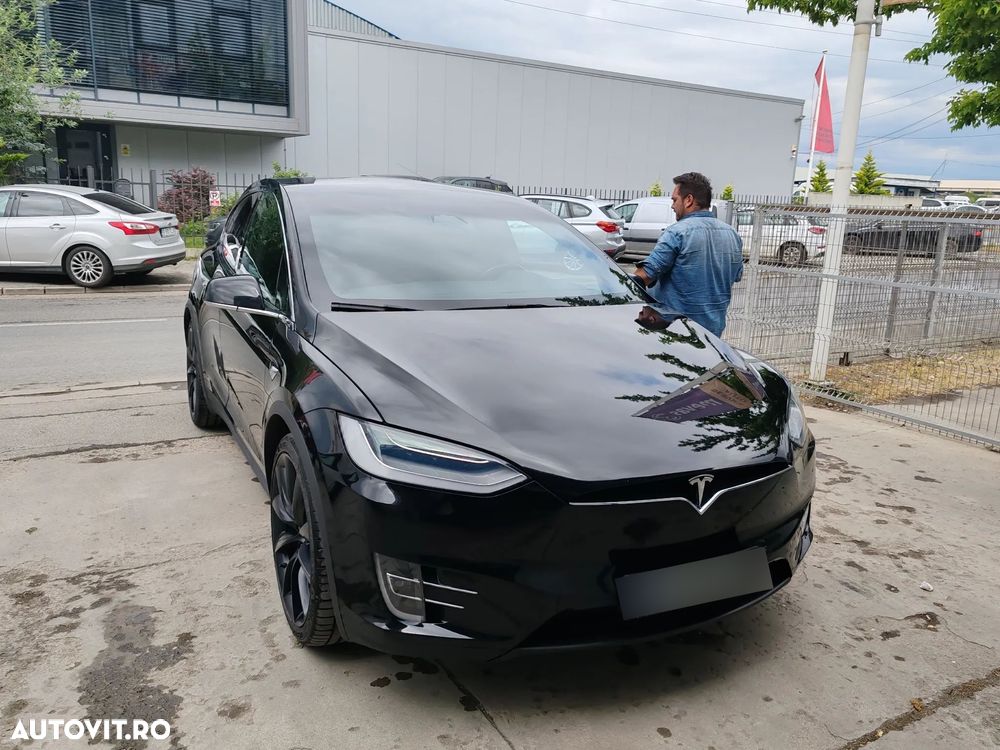 Tesla Model X - 18