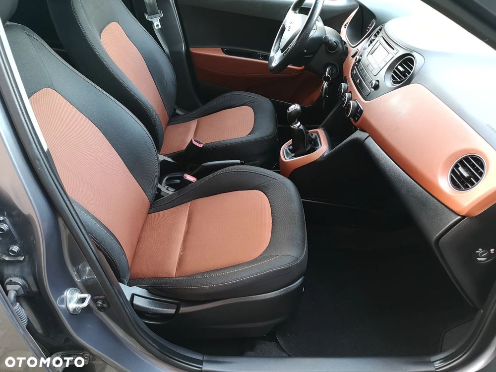 Hyundai i10 1.2 Fifa World Cup Edition - 21