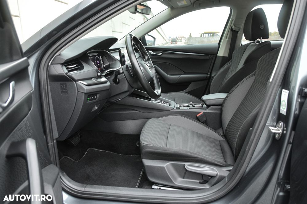 Skoda Octavia Combi 2.0 TDI DSG First Edition - 30