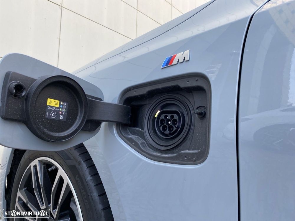 BMW 530 e Pack Desportivo M - 3