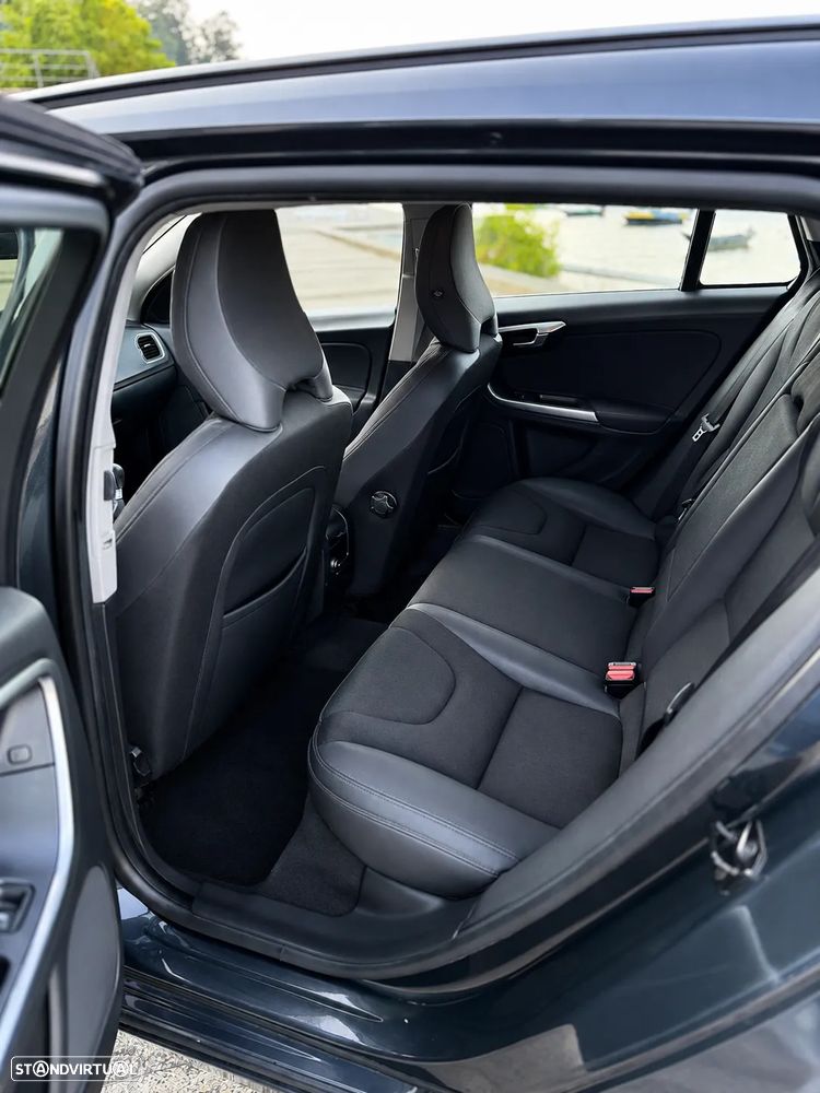 Volvo V60 1.6 D2 Drive Momentum Start/Stop - 6