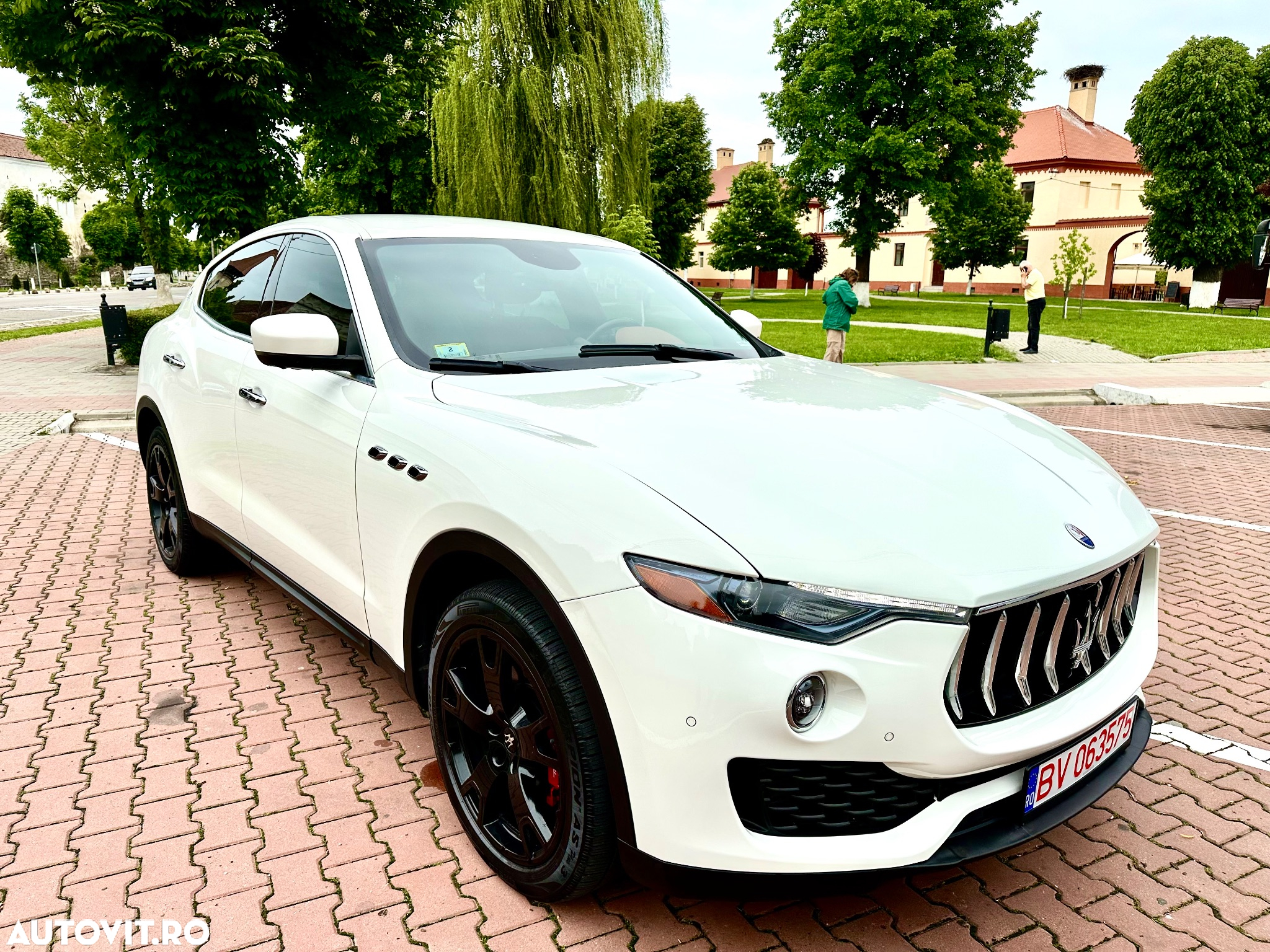 Maserati Levante Q4 Executive - 8