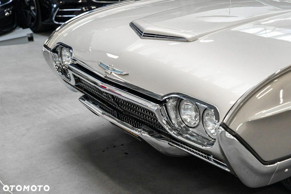 Ford Thunderbird - 12
