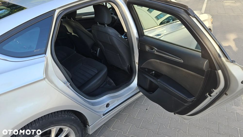 Ford Fusion - 30