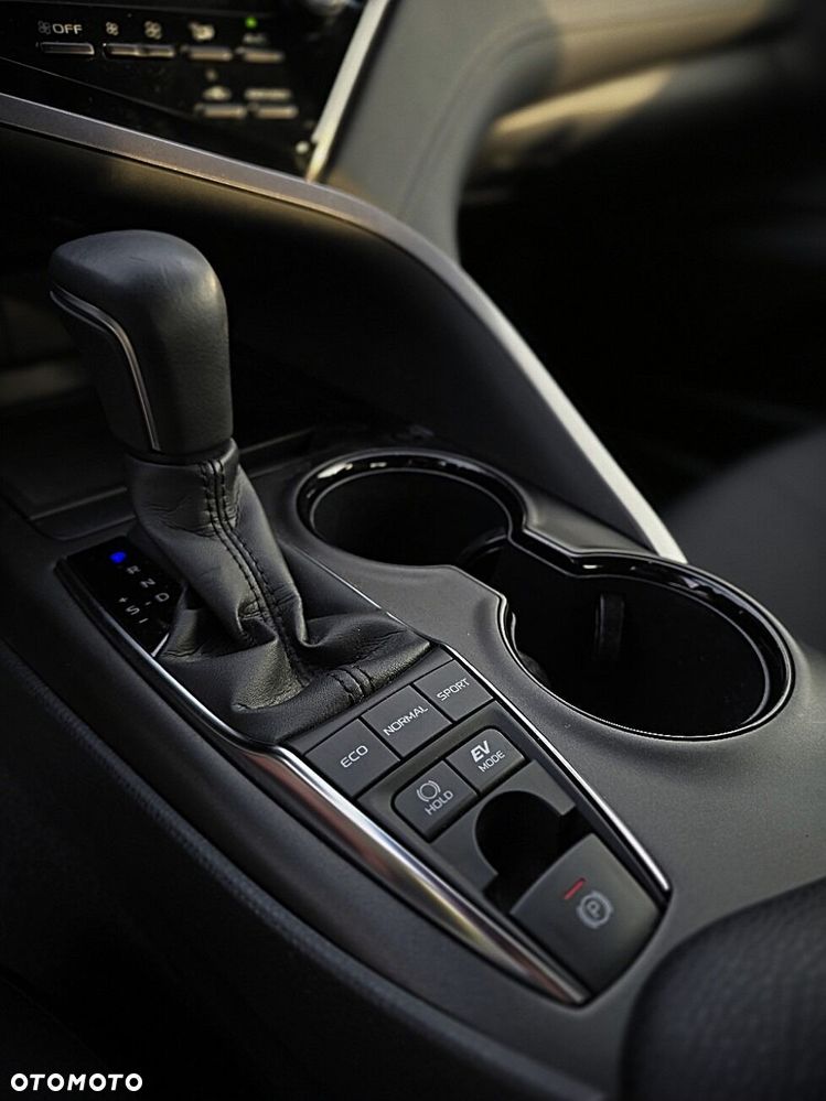 Toyota Camry 2.5 Hybrid Comfort CVT - 14