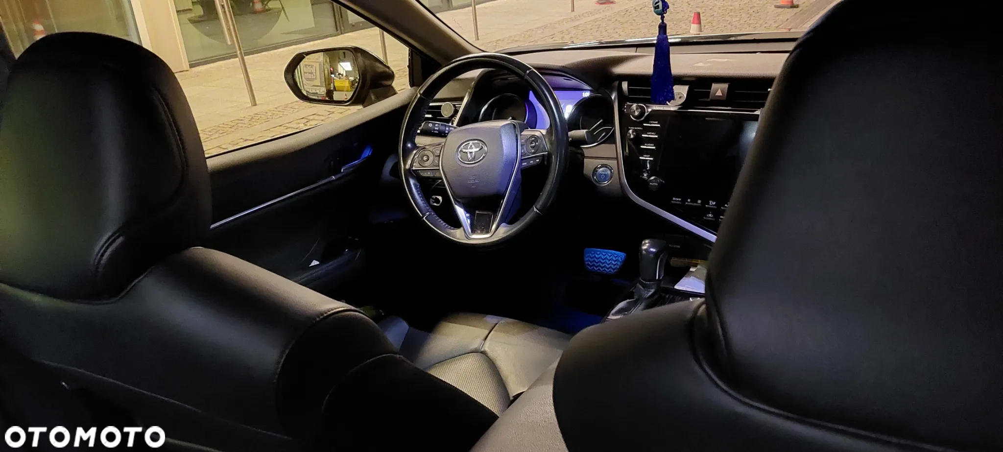 Toyota Camry - 12