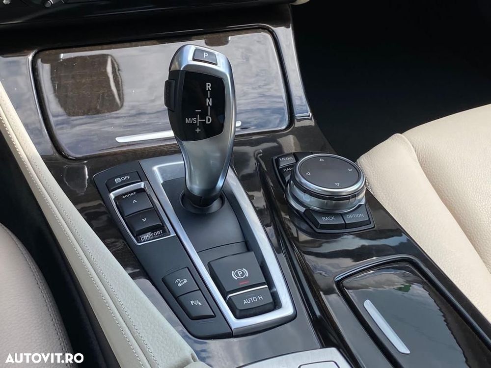 BMW Seria 5 525d xDrive - 18