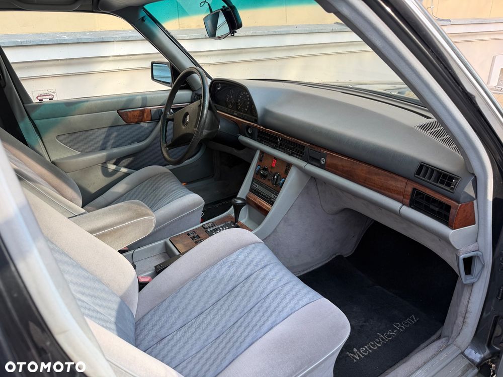 Mercedes-Benz 280 - 28