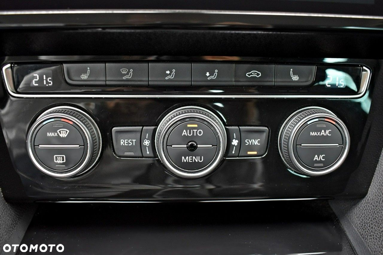Volkswagen Passat 1.8 TSI BMT Highline - 28