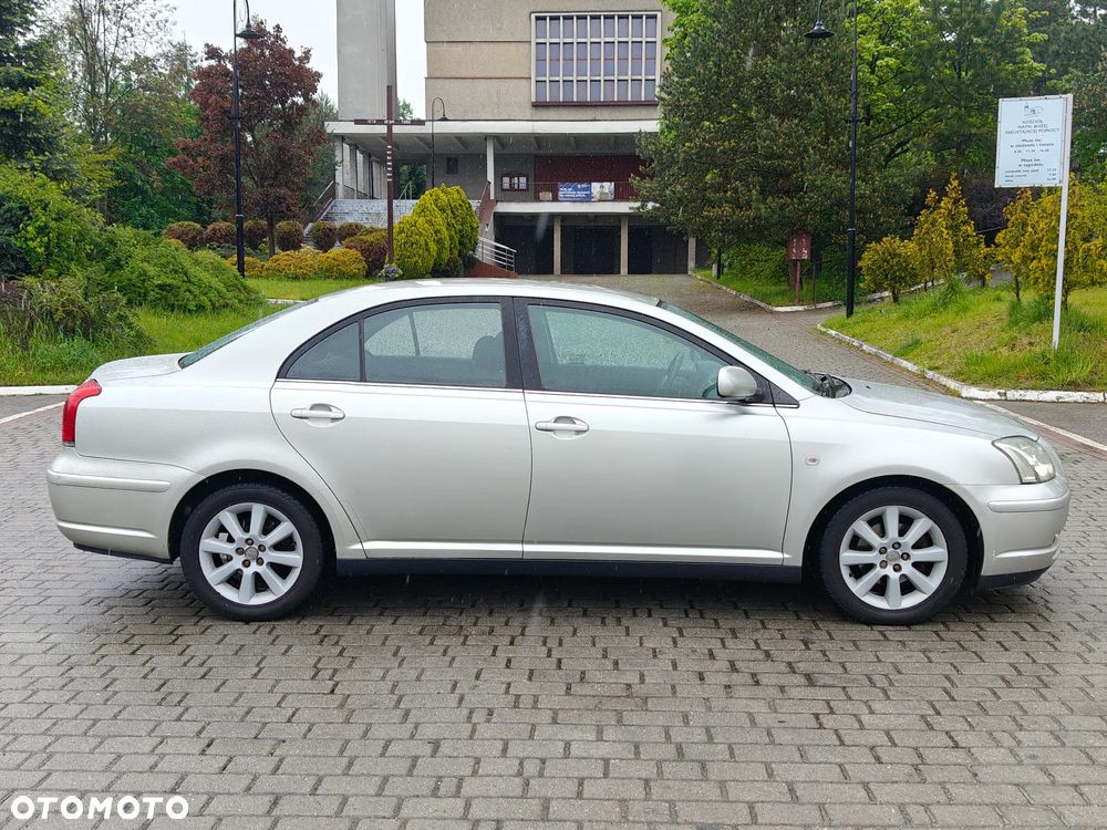 Toyota Avensis 1.8 VVT-i Sol - 9