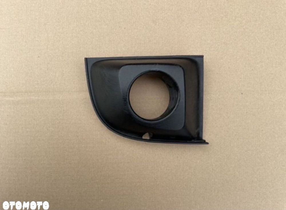 735425625 ramka osłona halogenu fiat 500