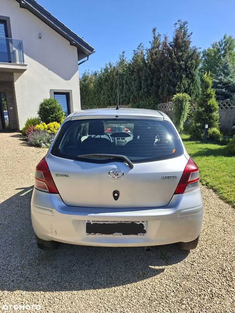 Toyota Yaris 1.33 Prestige - 4