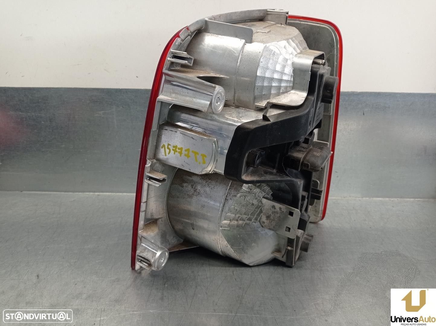 FAROLIM TRASEIRO ESQUERDO VOLKSWAGEN TOURAN 2004 -1T0945095G - 1