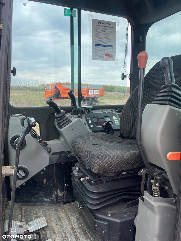 Bobcat E32 - 7